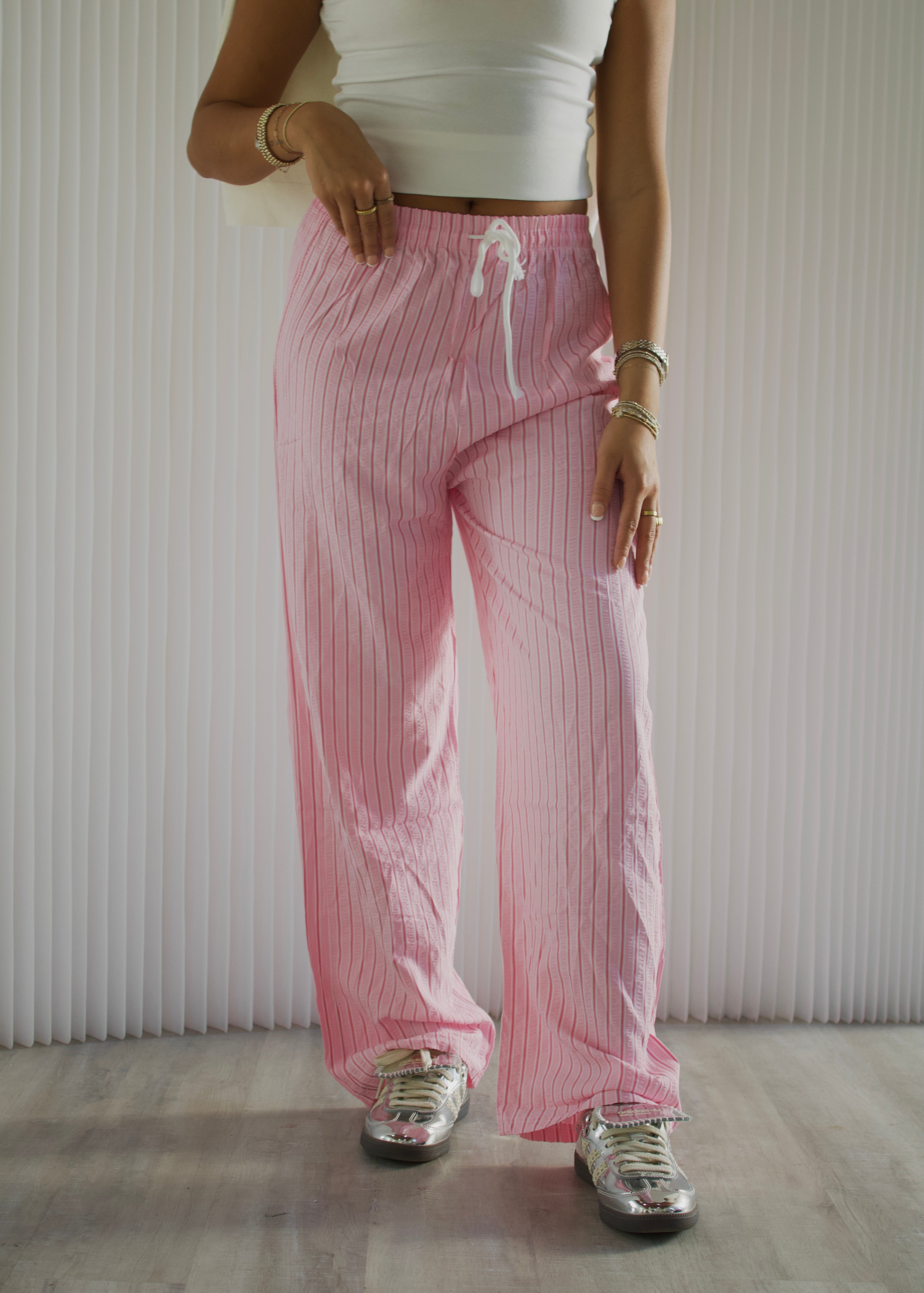 SEERSUCKER STRIPED PANTS IN PINKY